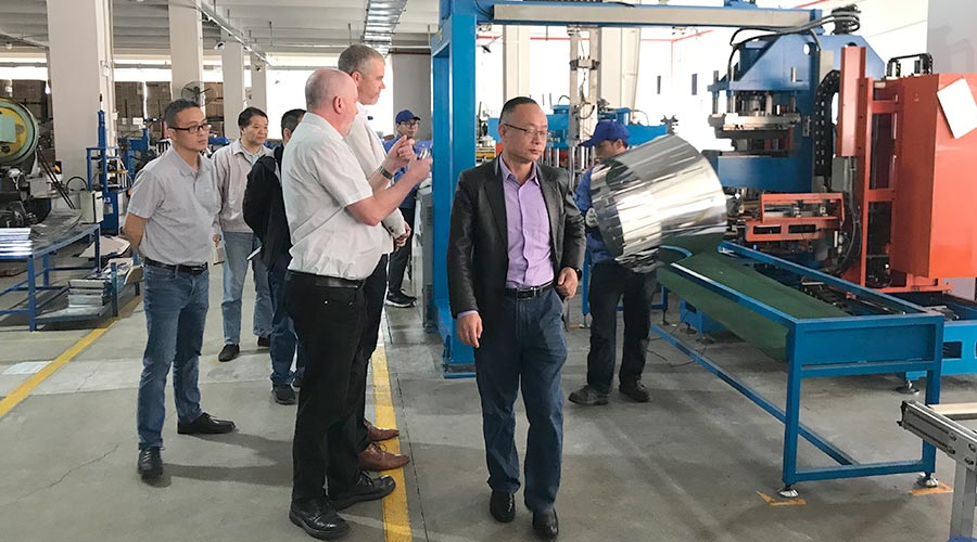 三年疫情后首訪！英國(guó)客戶Buyitdirec蒞臨金環(huán)電器視察