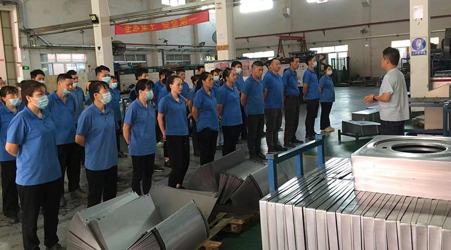 五一放假在即！金環(huán)電器沖壓車間開展早會強(qiáng)調(diào)工作效率