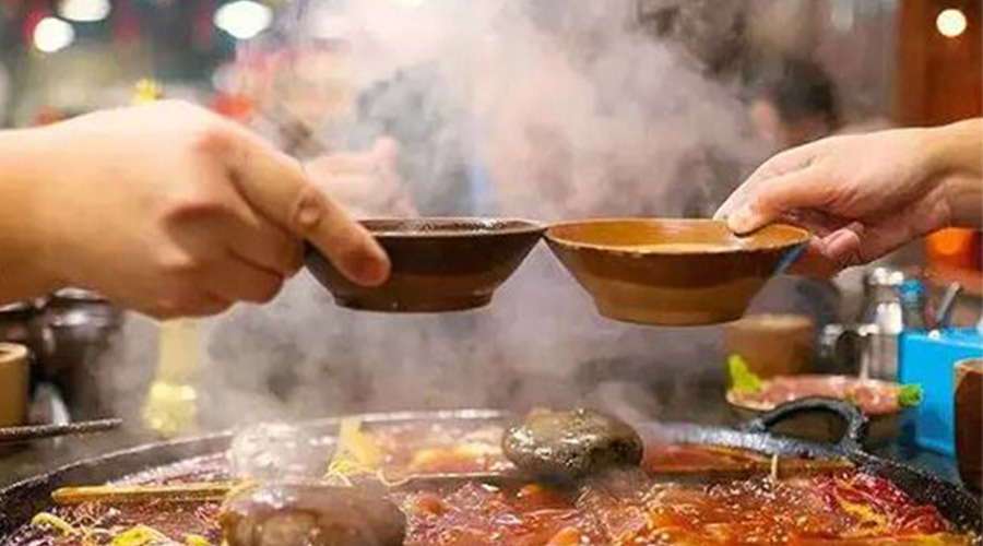冬天火鍋團(tuán)建引來(lái)一身火鍋味  衣物烘干機(jī)化解職場(chǎng)尷尬！